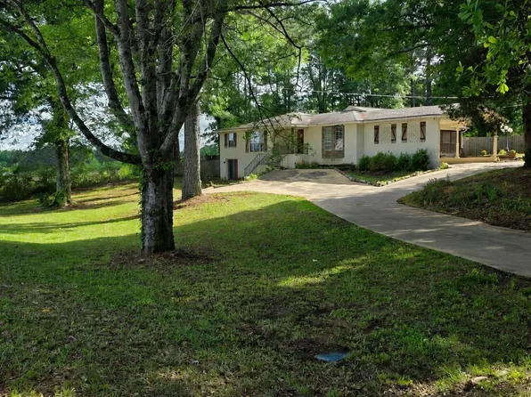 2220 Headrick Rd, Bessemer, AL 35022