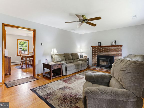 2nd image of 815 Reckord Rd