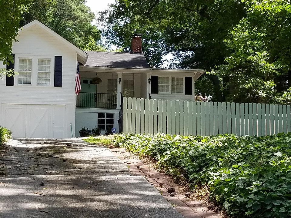 Charming rental house/Front Yard