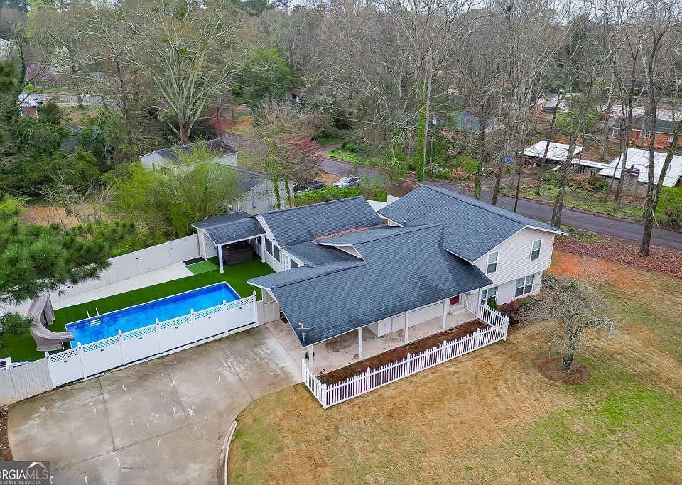 1st image of 206 College Cir