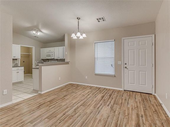 4th image of 1021 Tulip Dr