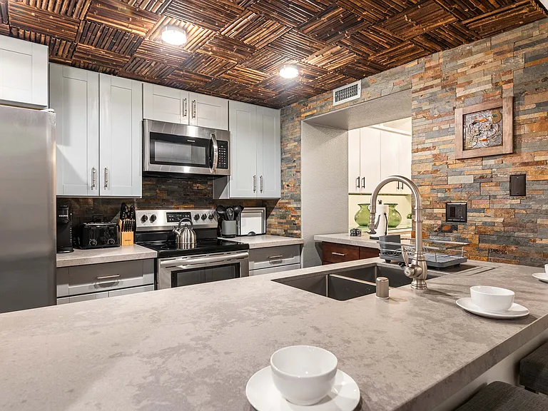 600 W 9th St #115 — Photo 15