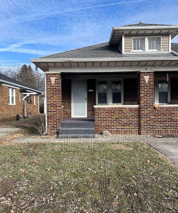 1st image of 833 N Emerson Ave