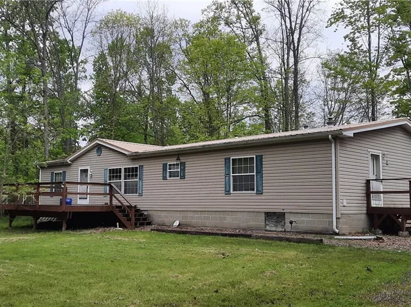 1720 Pilgrim Ln, North Shenango Township, PA 16424