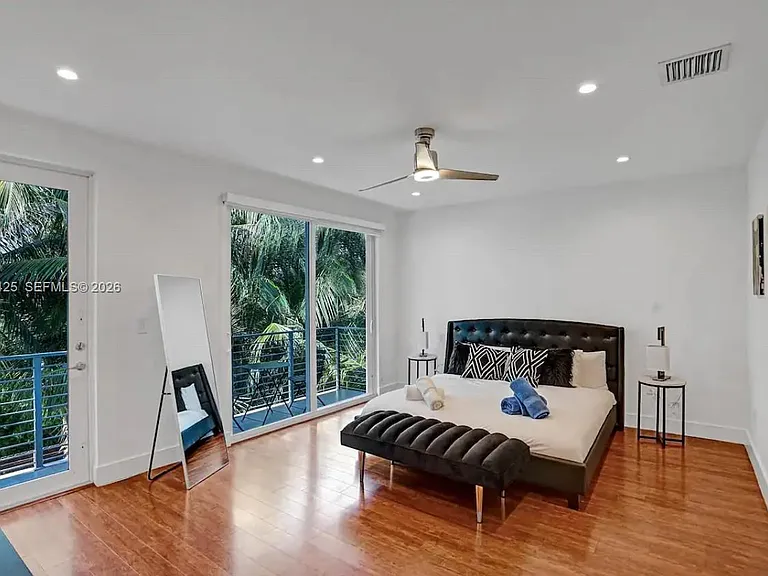 1547 Jackson St — Photo 13