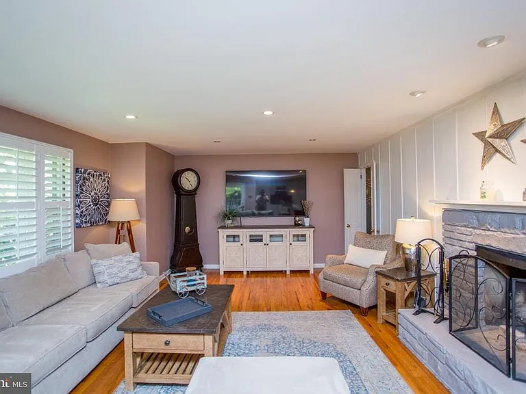 67 Townview Dr — Photo 5