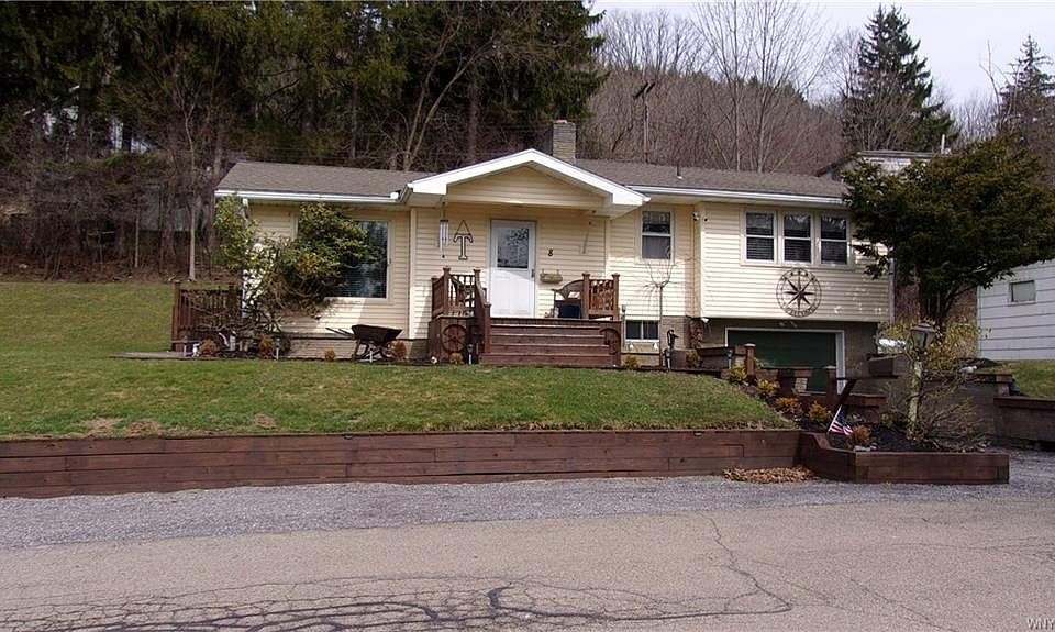 1st image of 8 Meadowbrook Ct