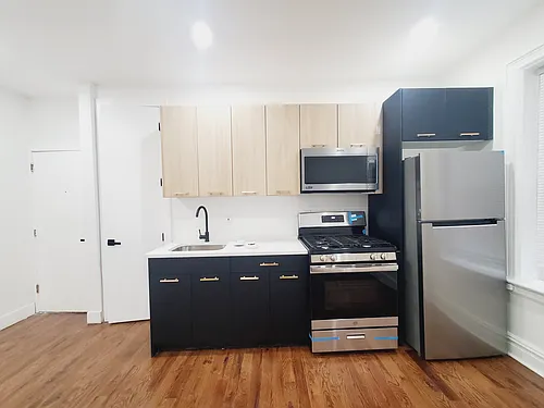 381 Danforth Ave #6 Photo 1