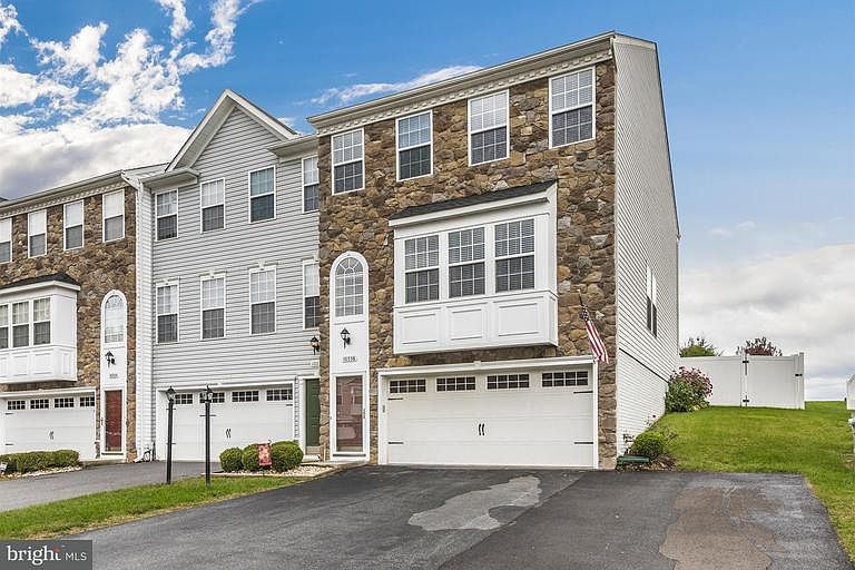 1st image of 10338 Lantern Ln