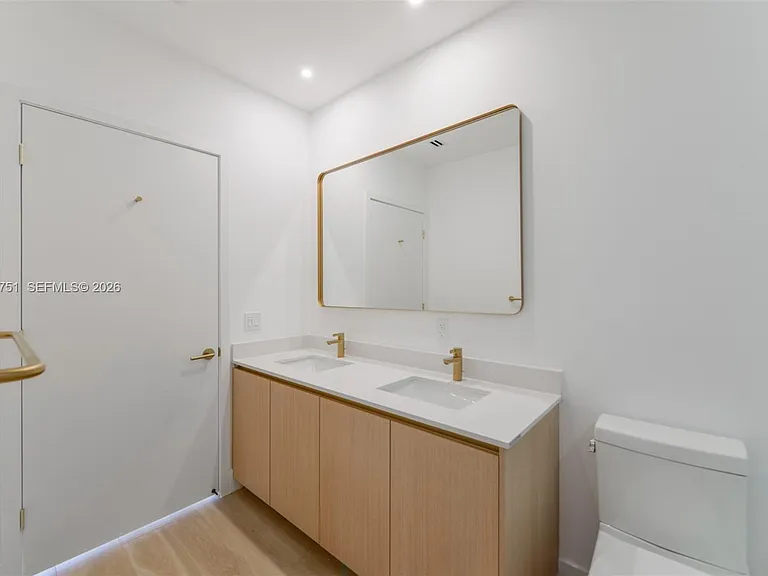 90 NE 32nd St #1108 — Photo 17