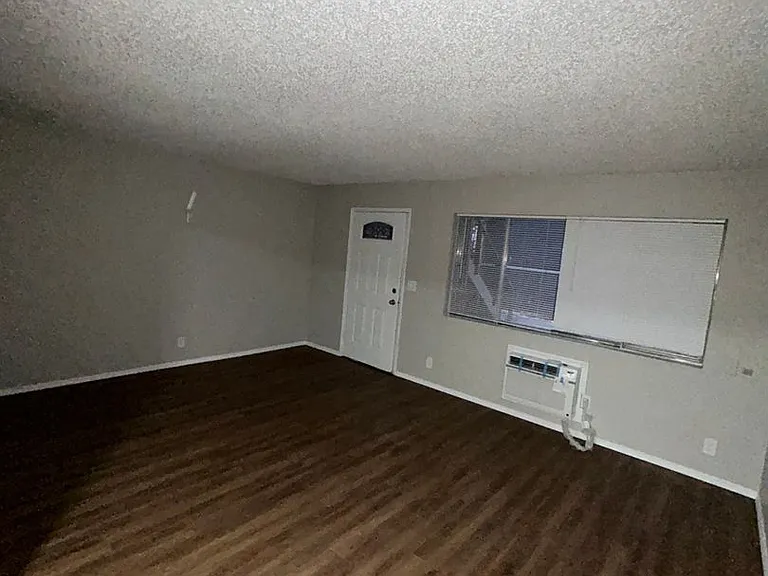 123 NW High St — Photo 3