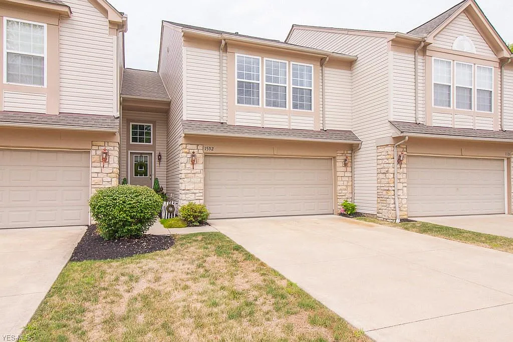1592 Laughton Cir photo 1
