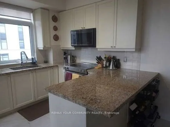 12 Woodstream Blvd #408, Vaughan, ON L4L 8C3