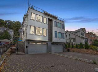 36 Myrtle Ave, Edgewater, NJ 07020