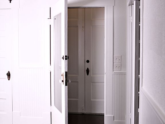 2nd image of 1909 Avenue L