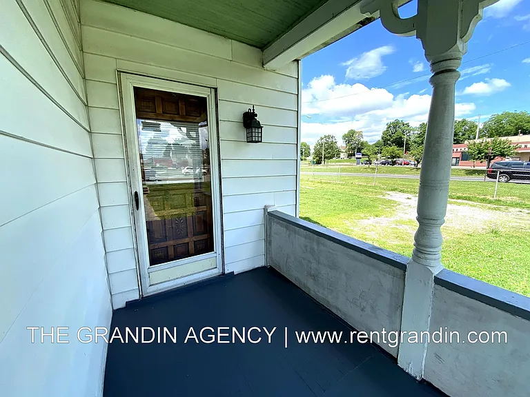 909 13th St SE — Photo 4