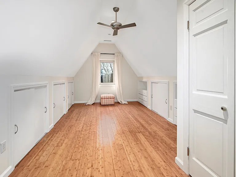 319 Oakland Beach Ave — Photo 17