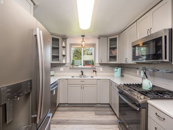 1340 Kelly Blvd, Springfield, OR 97477