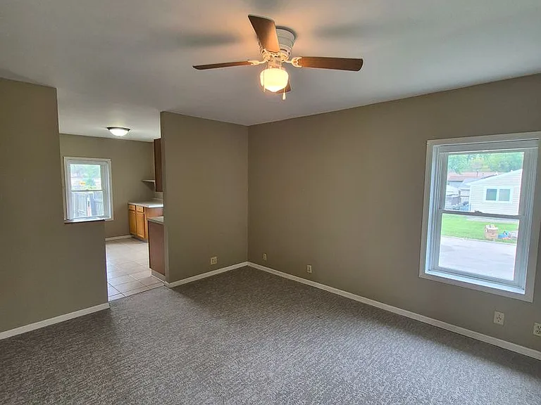 1001 S Hinshaw Ave — Photo 4