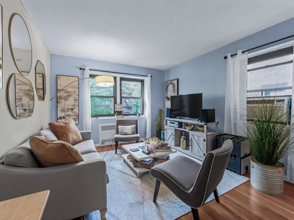 118-66 Metropolitan Avenue image 9 of 16