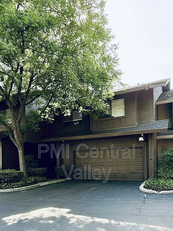 3 bed, 3.0 bath, 2499 sqft, $2,500 — Photo 1