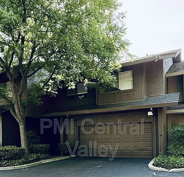 1725 Edgebrook Dr #C — Photo 1