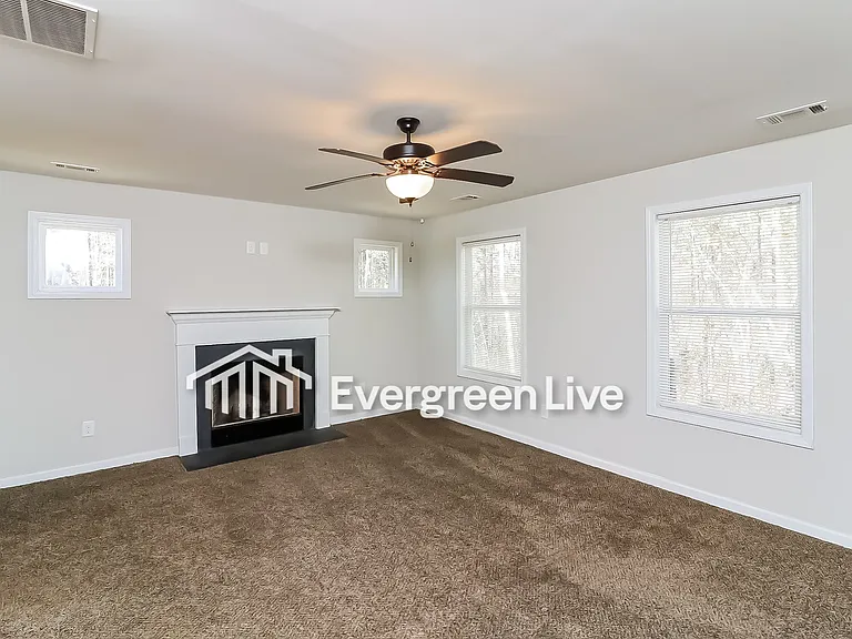 215 Cynthia Ct — Photo 12