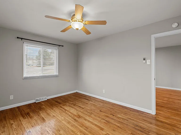 945 Ohlman Ave — Photo 14