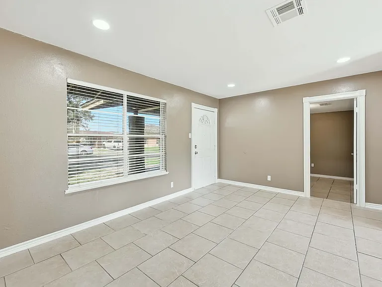 1110 Shephard Dr — Photo 11