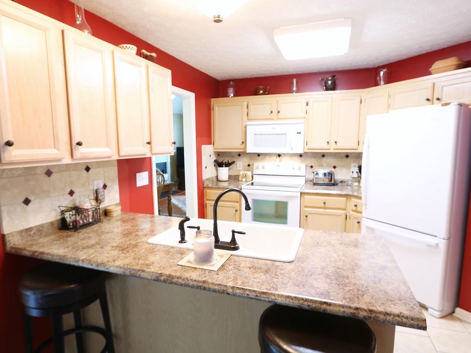 2nd image of 903 Graham Dr
