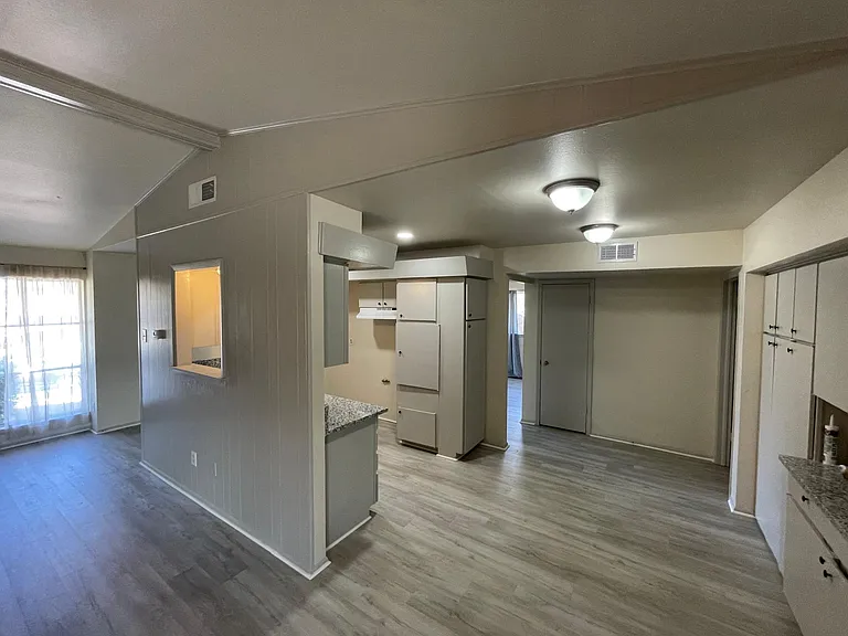 14046 Rolling Hills Ln — Photo 10