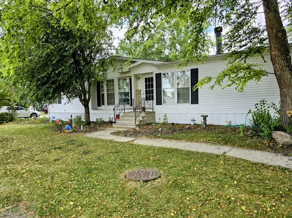 30 Blue Bird Ln, Beecher, IL 60401