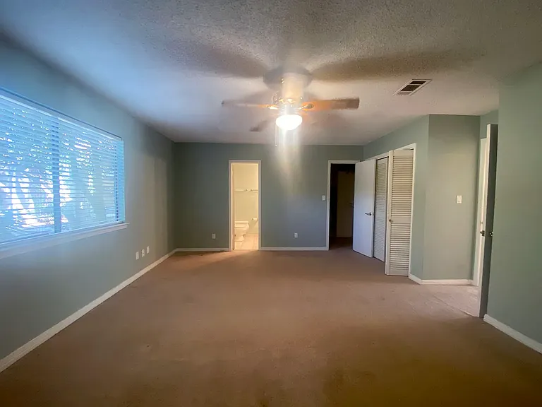 2820 Whisper Oaks Dr — Photo 11