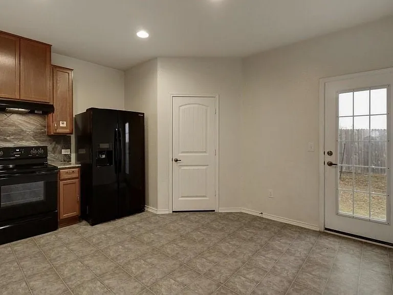 11208 Kildoon Dr — Photo 3