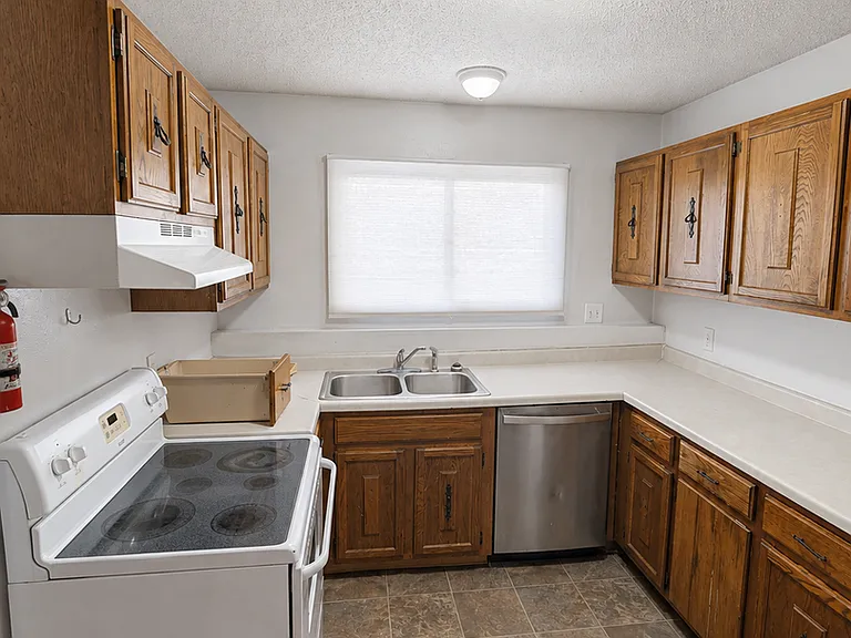 1612 Kelby Dr — Photo 8