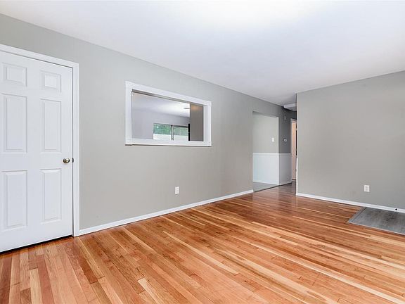 4th image of 995 Kostka Ln