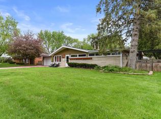 205 Hill Ave, Aurora, IL 60505