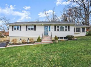 104 Ludvigh Rd, Bardonia, NY 10954