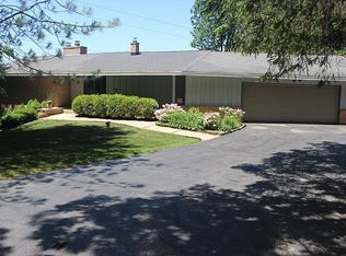 615 W Ravenswood Hills Cir, Brookfield, WI 53045