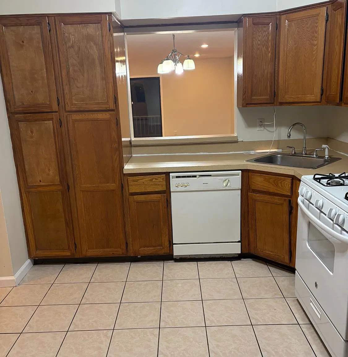 3 bed, 2.5 bath, 1245 sqft, $2,950 — Photo 3