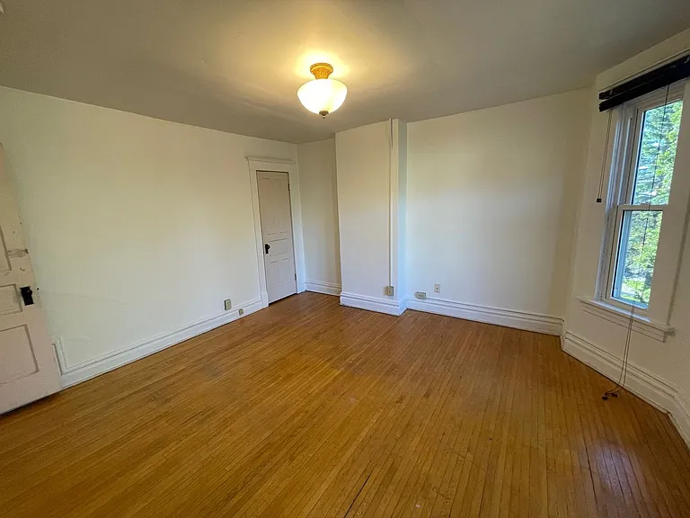 202 S 18th Ave E — Photo 13