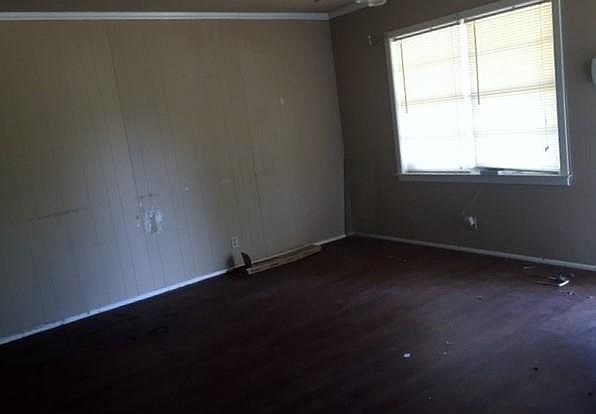 2nd image of 2331 Maple Ave