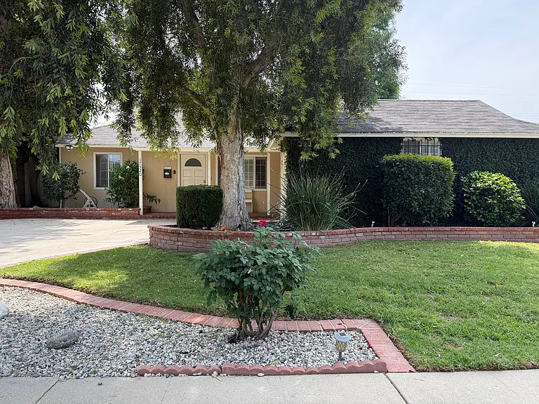 17520 Covello St #G1 — Photo 9
