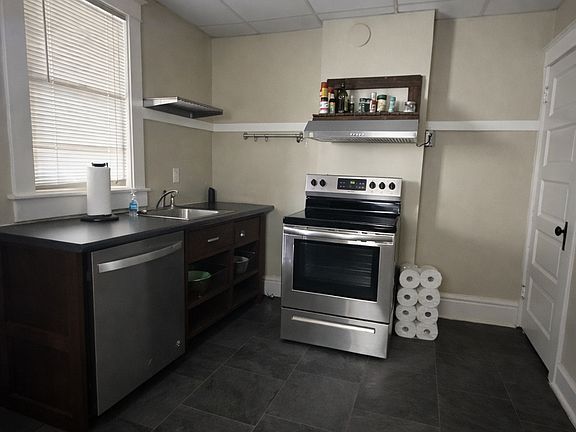 2nd image of 446 Lake St