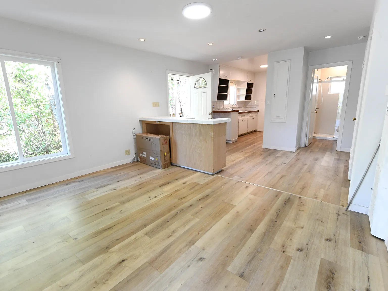 3 bed, 900 sqft, $3,700 — Photo 4
