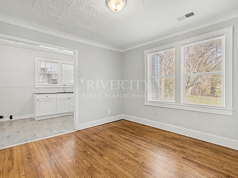1052 National St — Photo 10