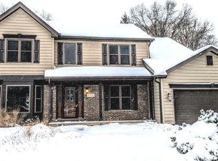 2705 Colonial Dr, Elgin, IL 60124