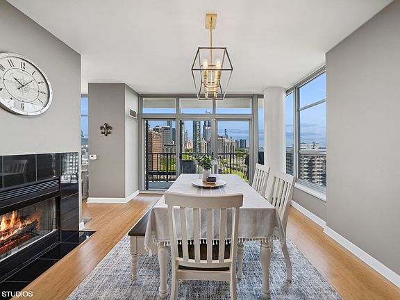 4th image of 1600 S Prairie Ave Unit 1704