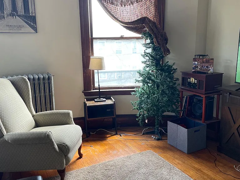 325 Faneuil St — Photo 2