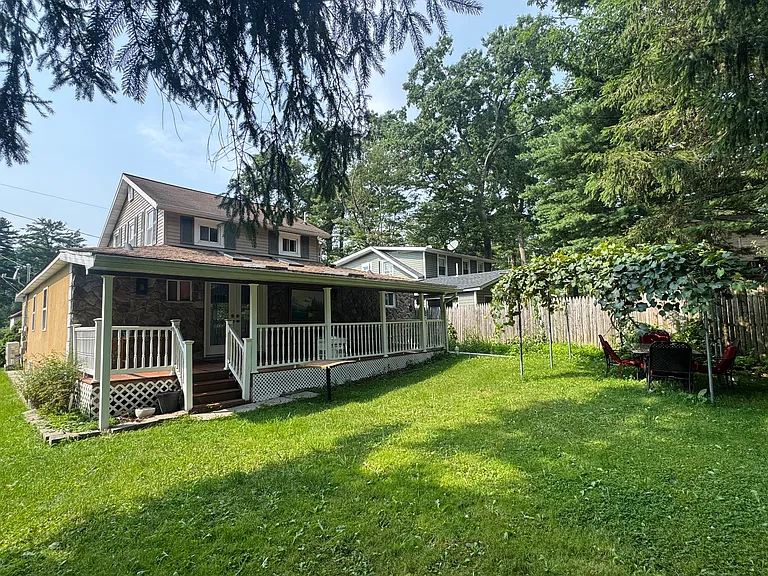 Walnut Ln — Photo 4